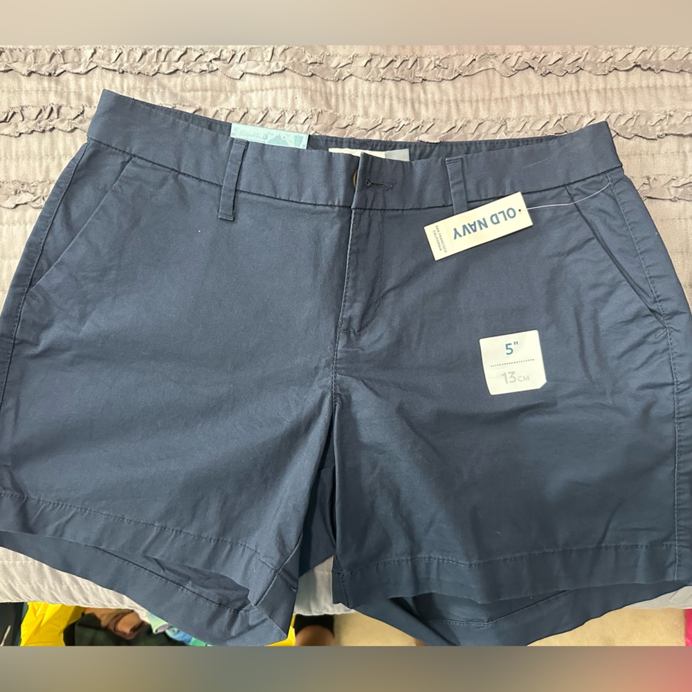 Old Navy 5” Navy khaki shorts